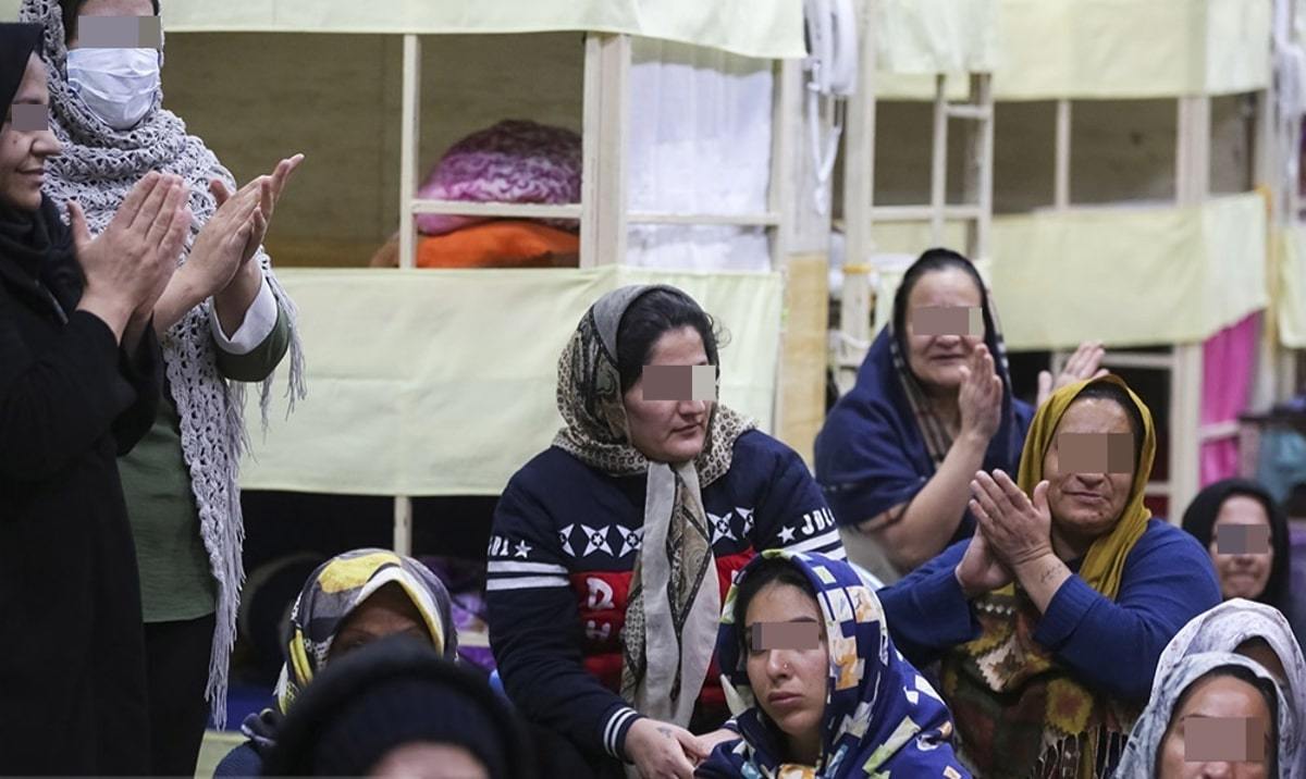 ۴۹ نفر از زندان زنان تهران آزاد شدند