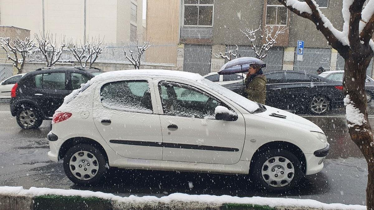 خیابان‌های تهران سفیدپوش شد