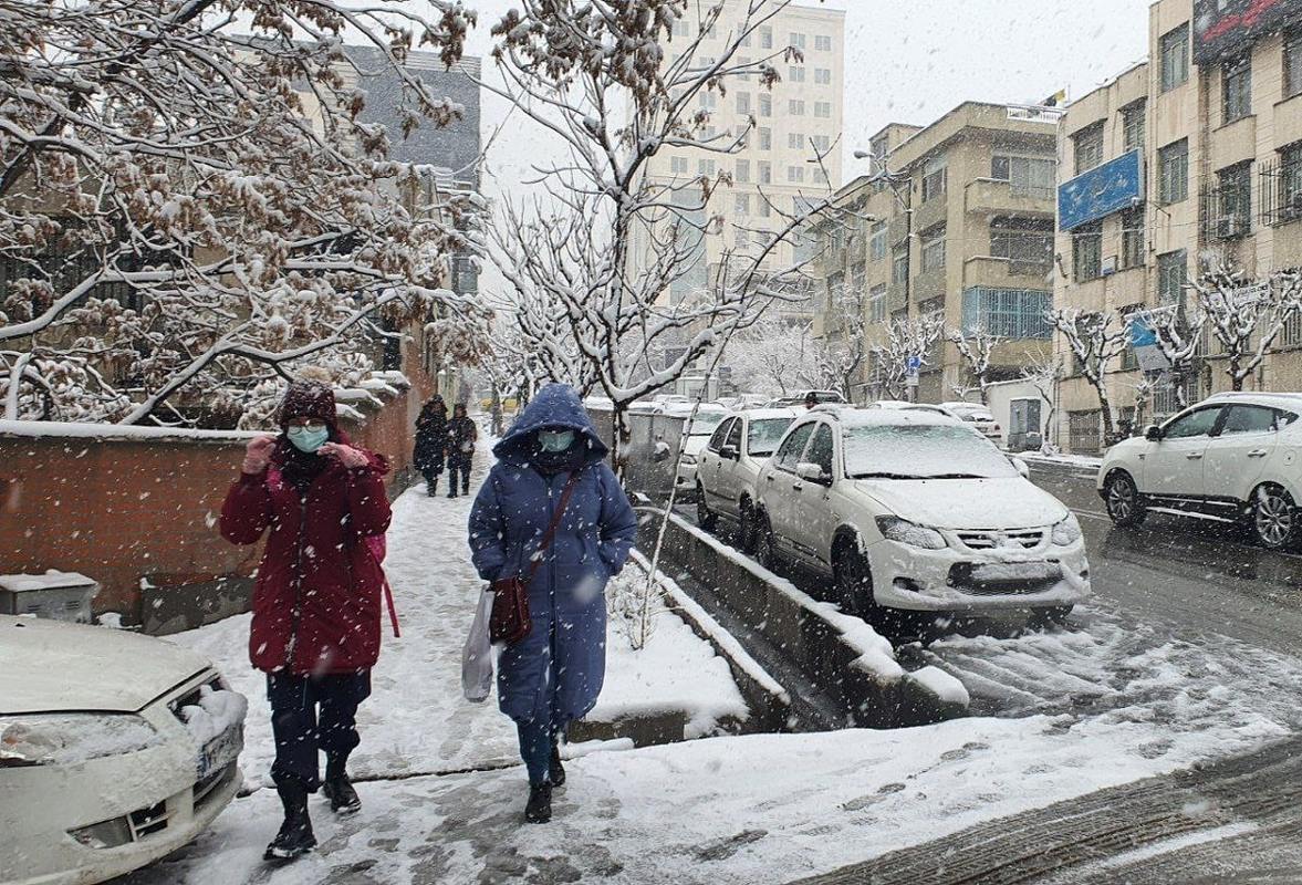 خیابان‌های تهران سفیدپوش شد