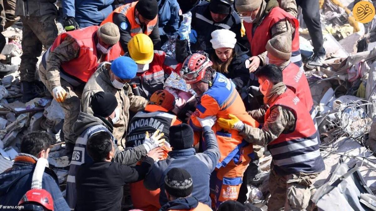 نجات یک خانم از زیر آوار زلزله ترکیه بعد از ۲۰۰ ساعت