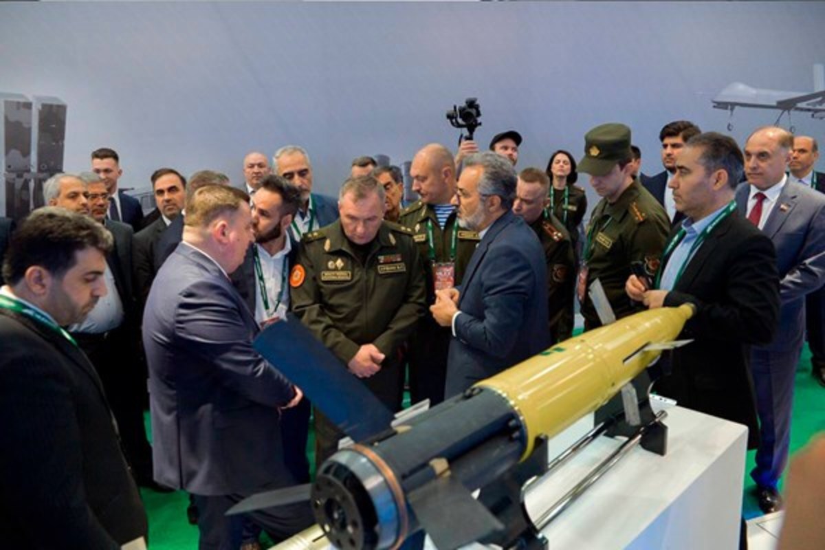 رونمایی از سلاح‌های ایرانی کنار مدل‌های روسی و چینی و بلاروسی