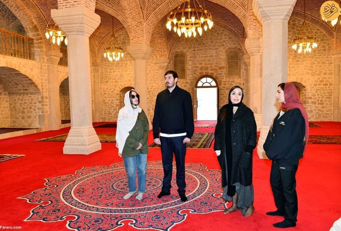 حجاب همسر و دختران علی‌اف در بازگشایی مسجد تاریخی شوشا
