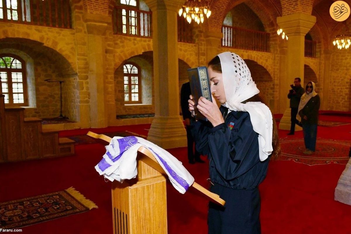 حجاب همسر و دختران علی‌اف در بازگشایی مسجد تاریخی شوشا