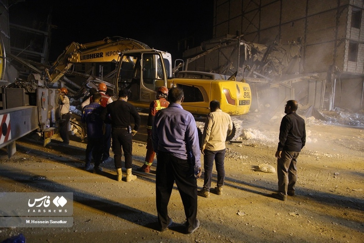 عملیات آواربرداری ریزش ساختمان در جنوب تهران