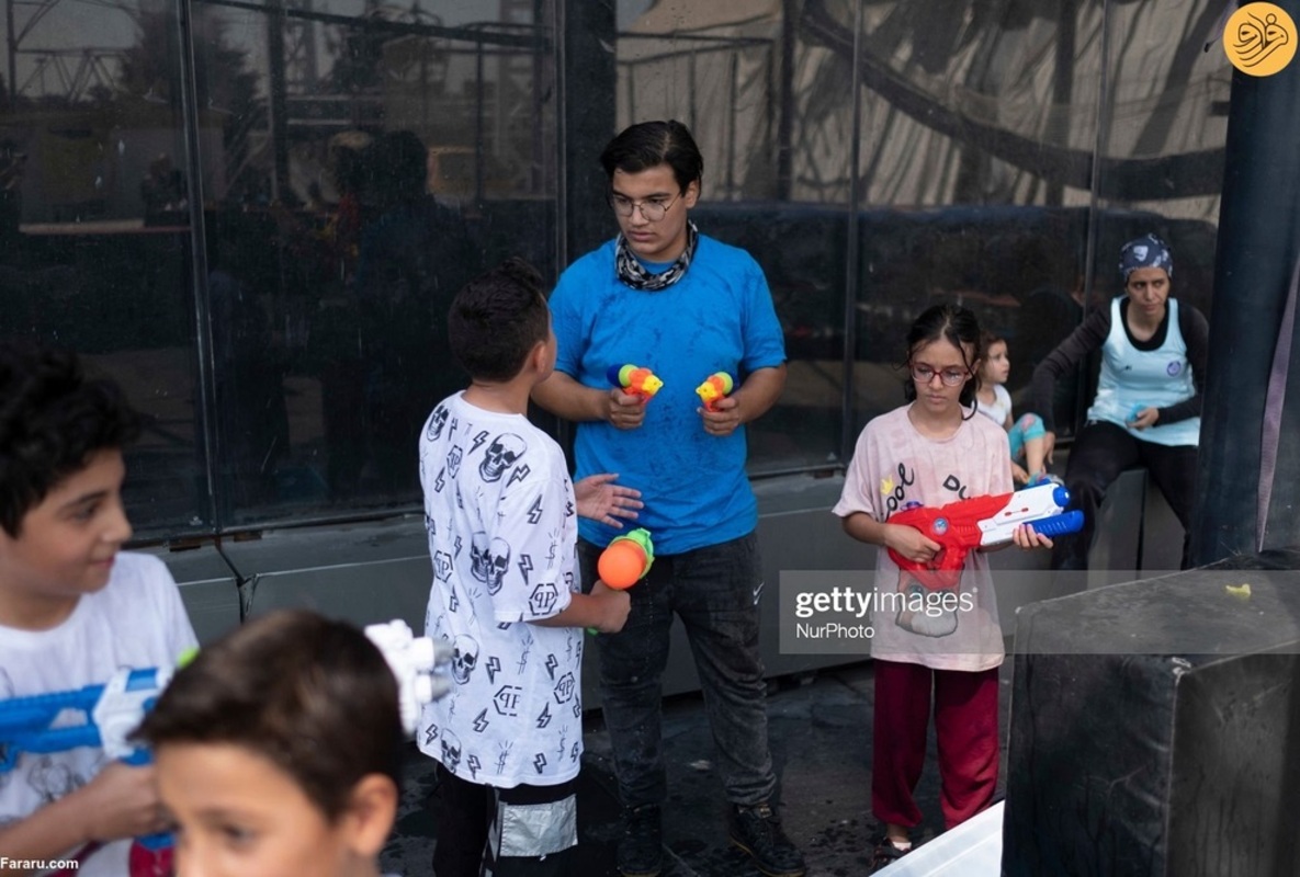 جشنواره آب بازی با تفنگ‌های آبی در تهران