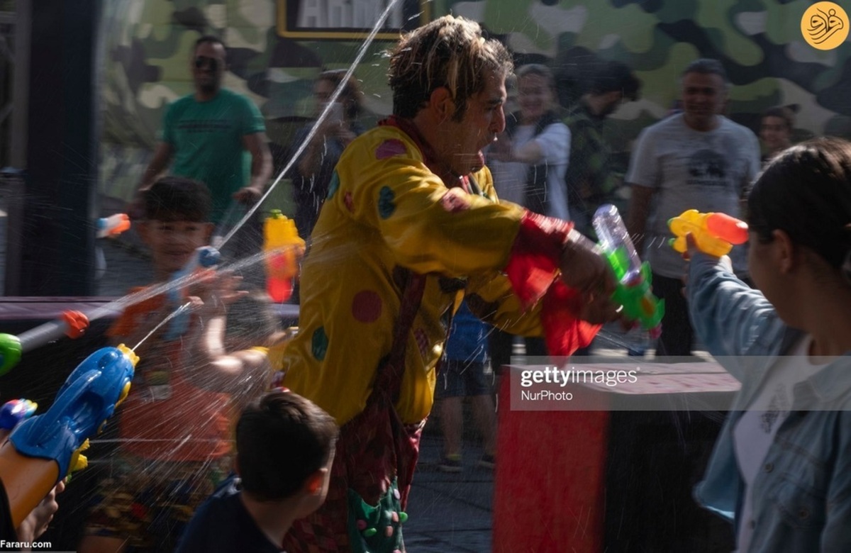 جشنواره آب بازی با تفنگ‌های آبی در تهران