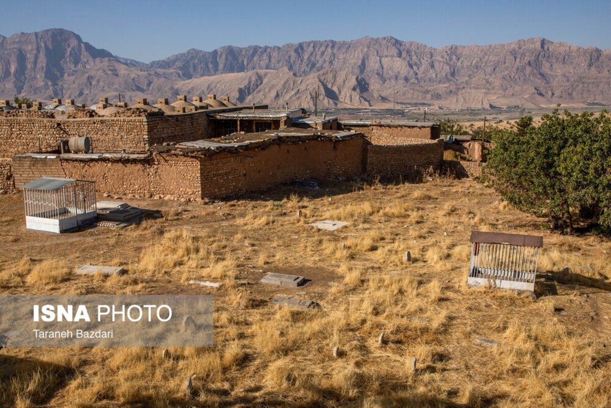 قبرستان باستانی روستای شهنشاه