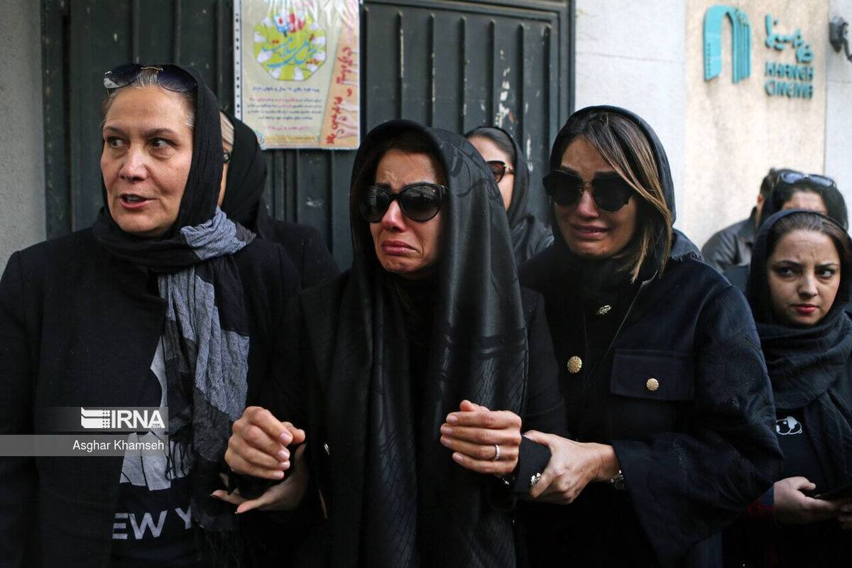 اولین تصاویر از مراسم تشییع بیتا فرهی