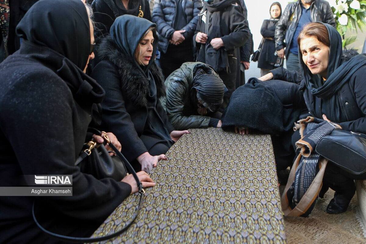 اولین تصاویر از مراسم تشییع بیتا فرهی