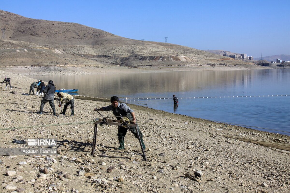 صید ماهی در سد مهاباد