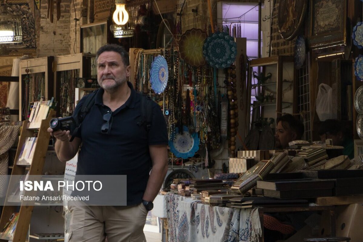 وکیل رنگارنگ شیراز