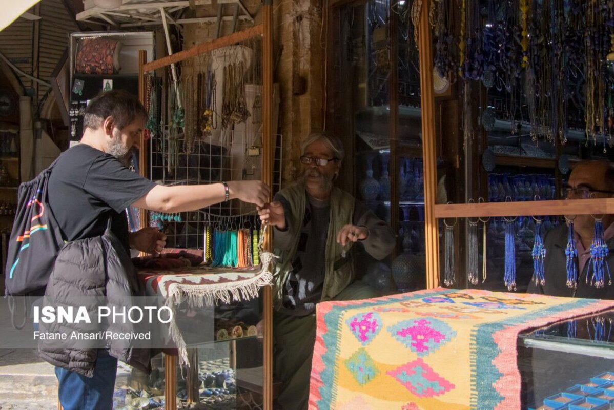 وکیل رنگارنگ شیراز