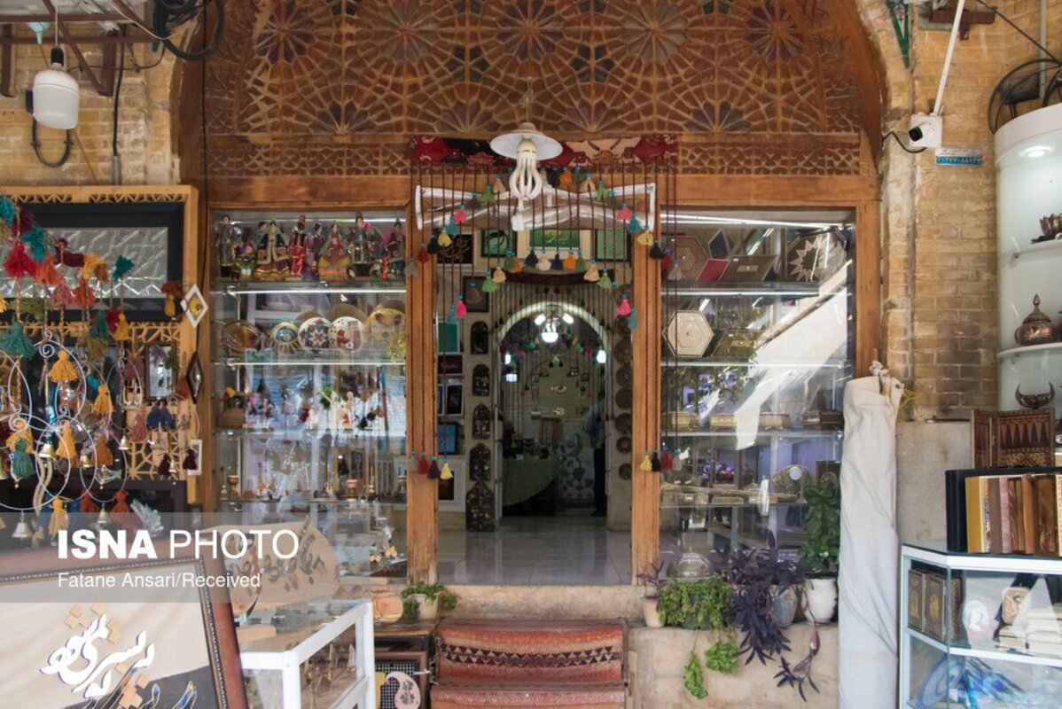 وکیل رنگارنگ شیراز