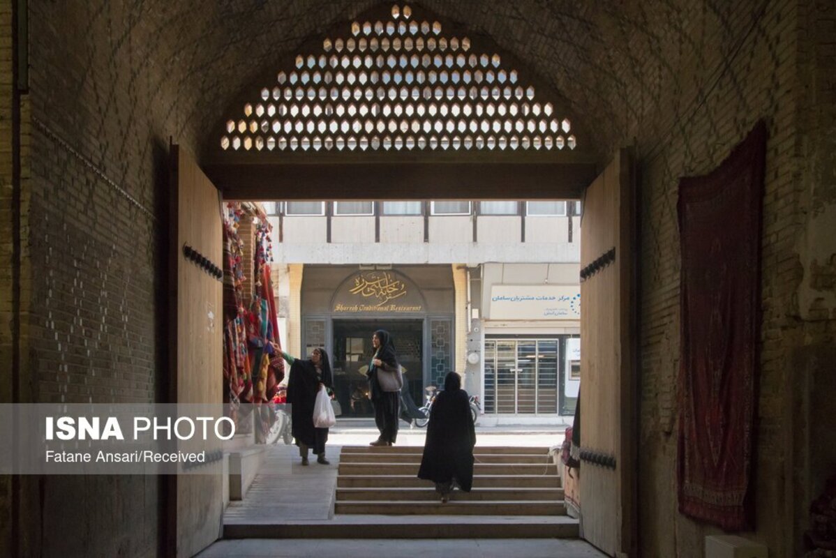 وکیل رنگارنگ شیراز