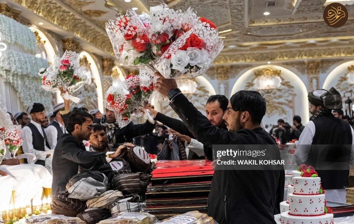 عروسی دسته‌جمعی در حکومت طالبان؛ عروس‌ها و داماد‌ها در دو سالن جداگانه