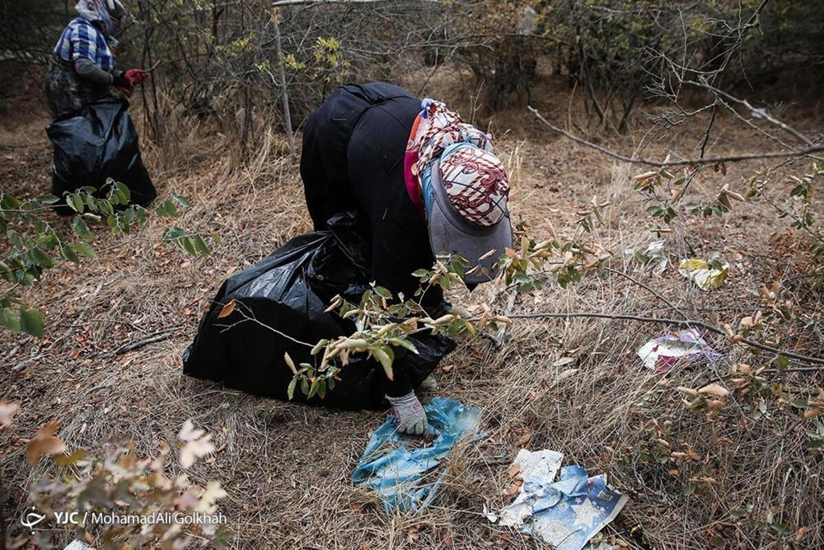 پاکسازی پارک ملی گلستان از زباله توسط بانوان حافظ محیط زیست