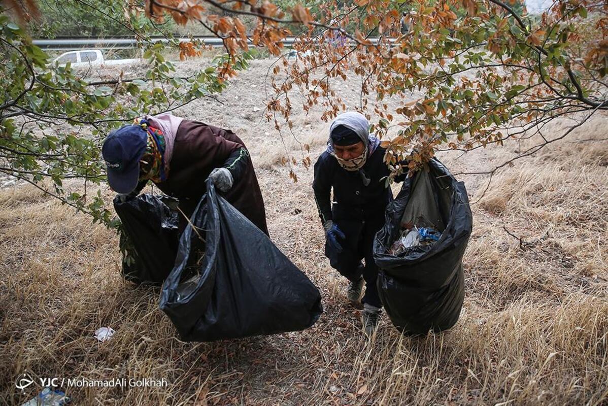 پاکسازی پارک ملی گلستان از زباله توسط بانوان حافظ محیط زیست
