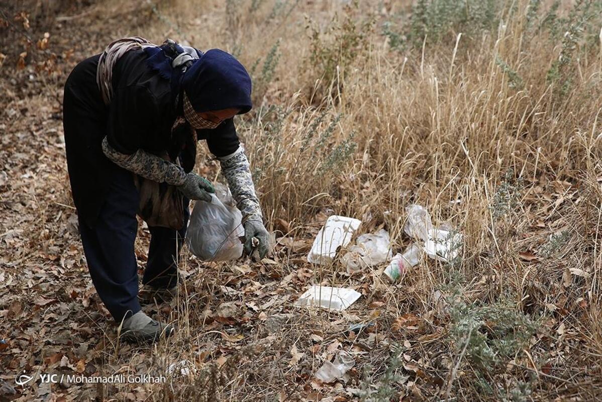 پاکسازی پارک ملی گلستان از زباله توسط بانوان حافظ محیط زیست