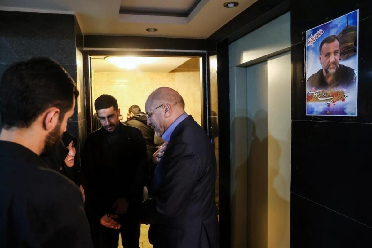 حضور قالیباف در منزل شهید سید رضی موسوی