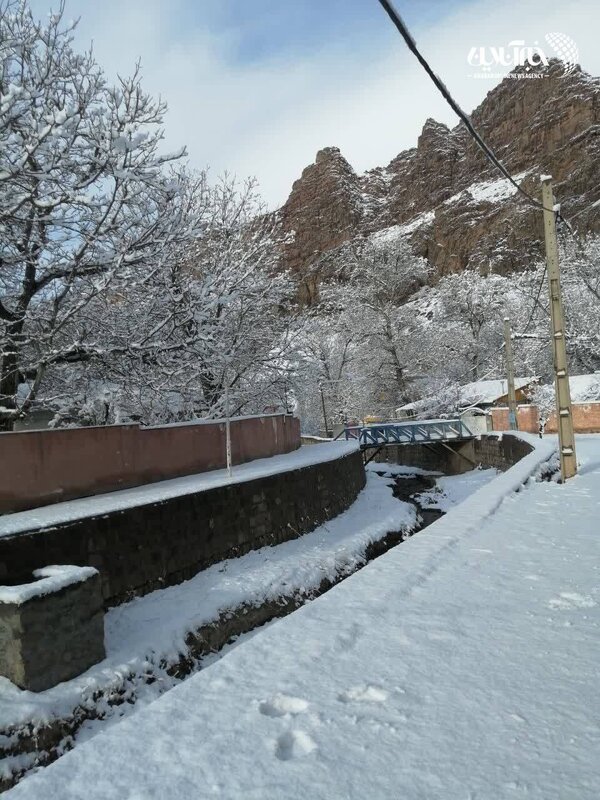 بارش برف در روستاهای اطراف شهرستان فیروزکوه