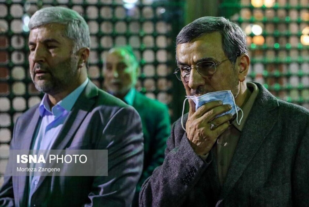 احمدی نژاد با «ماسک» آفتابی شد