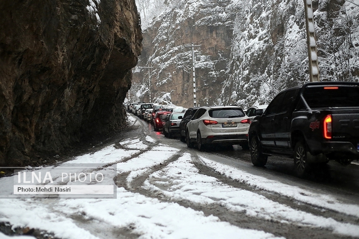 جاده چالوس در یک روز برفی