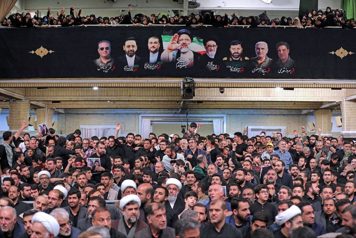 تصاویری از مراسم بزرگداشت رئیس‌جمهور شهید و همراهان گرامی ایشان با حضور رهبر انقلاب در حسینیه امام خمینی (ره)