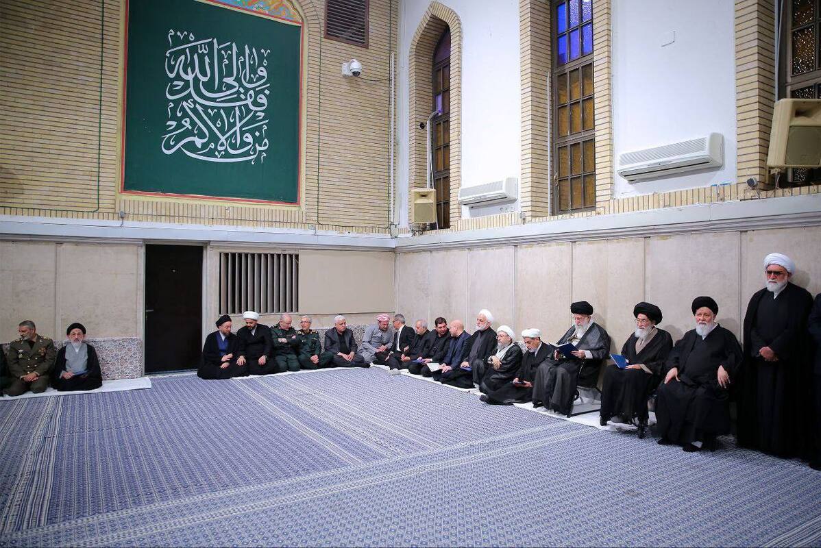 تصاویری از مراسم بزرگداشت رئیس‌جمهور شهید و همراهان گرامی ایشان با حضور رهبر انقلاب در حسینیه امام خمینی (ره)