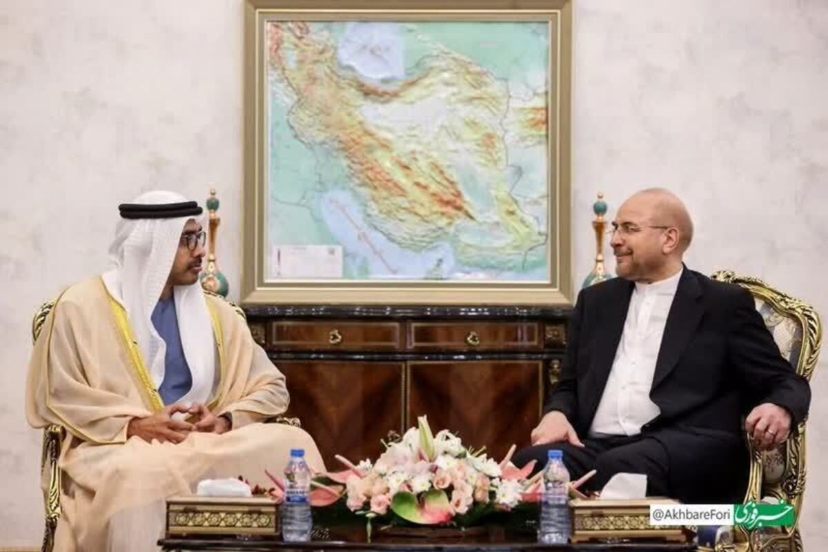 تصویری معنادار از وزیر خارجه امارات مقابل عبارت خلیج فارس در نقشه ایران در دیدار با قالیباف رئیس مجلس 