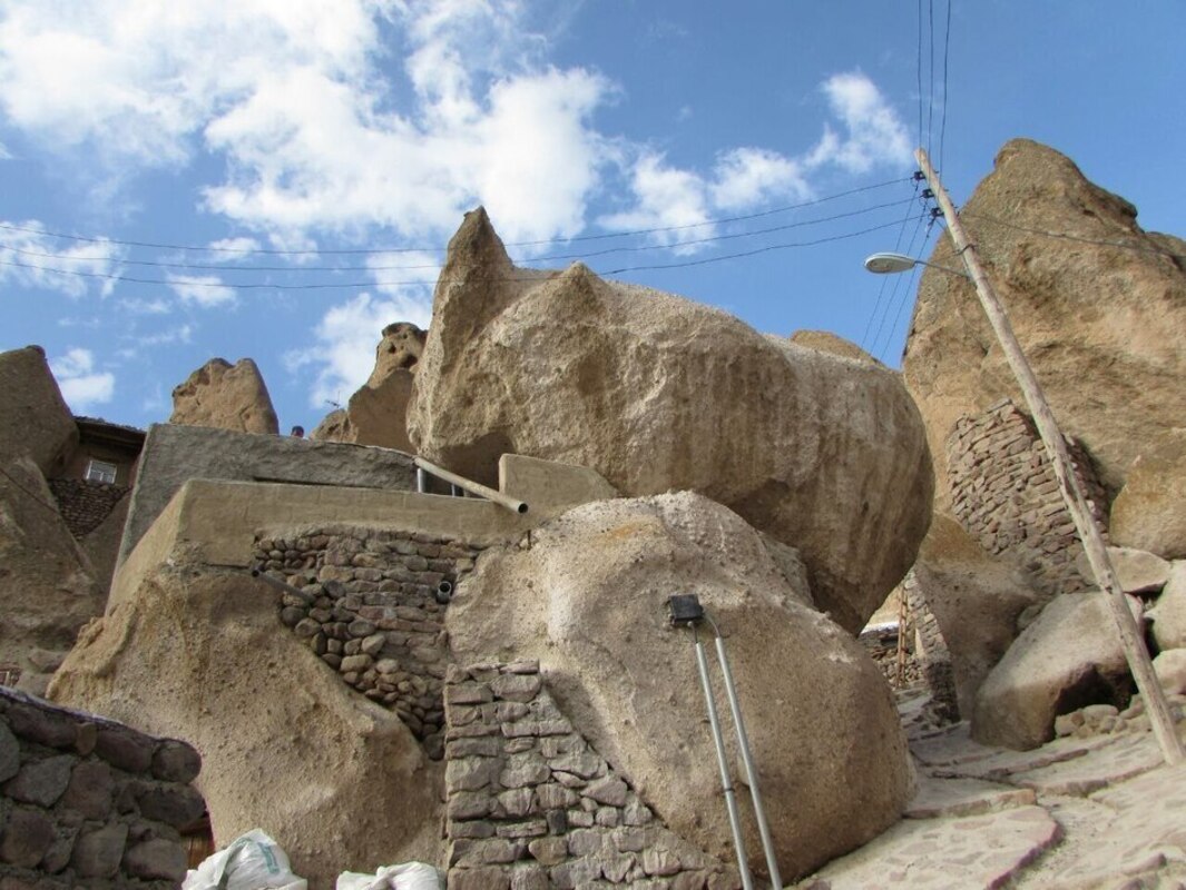 کندوان روستایی دردل صخره‌ها  