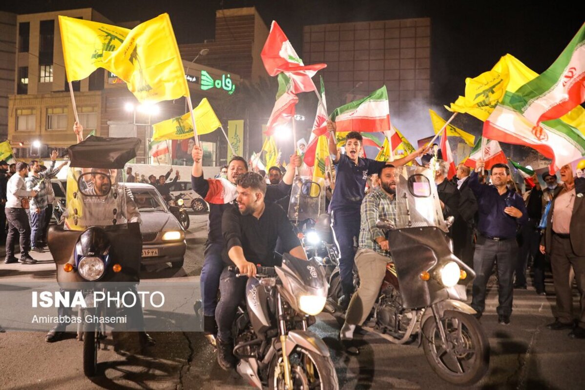 جشن خیابانی مردم تهران از حمله موشکی ایران به اسرائیل