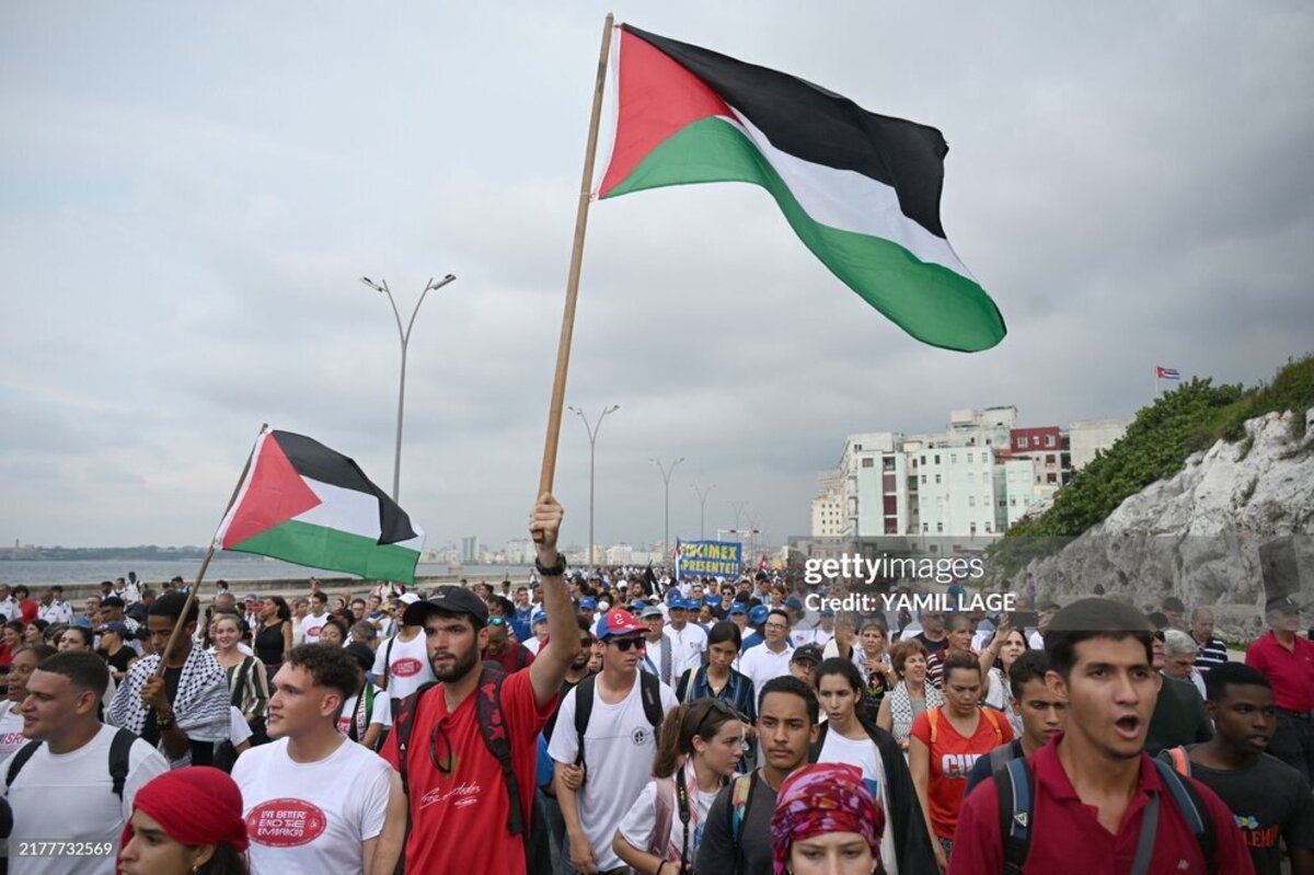 پرچم ایران در تظاهرات حمایت از فلسطین در کوبا