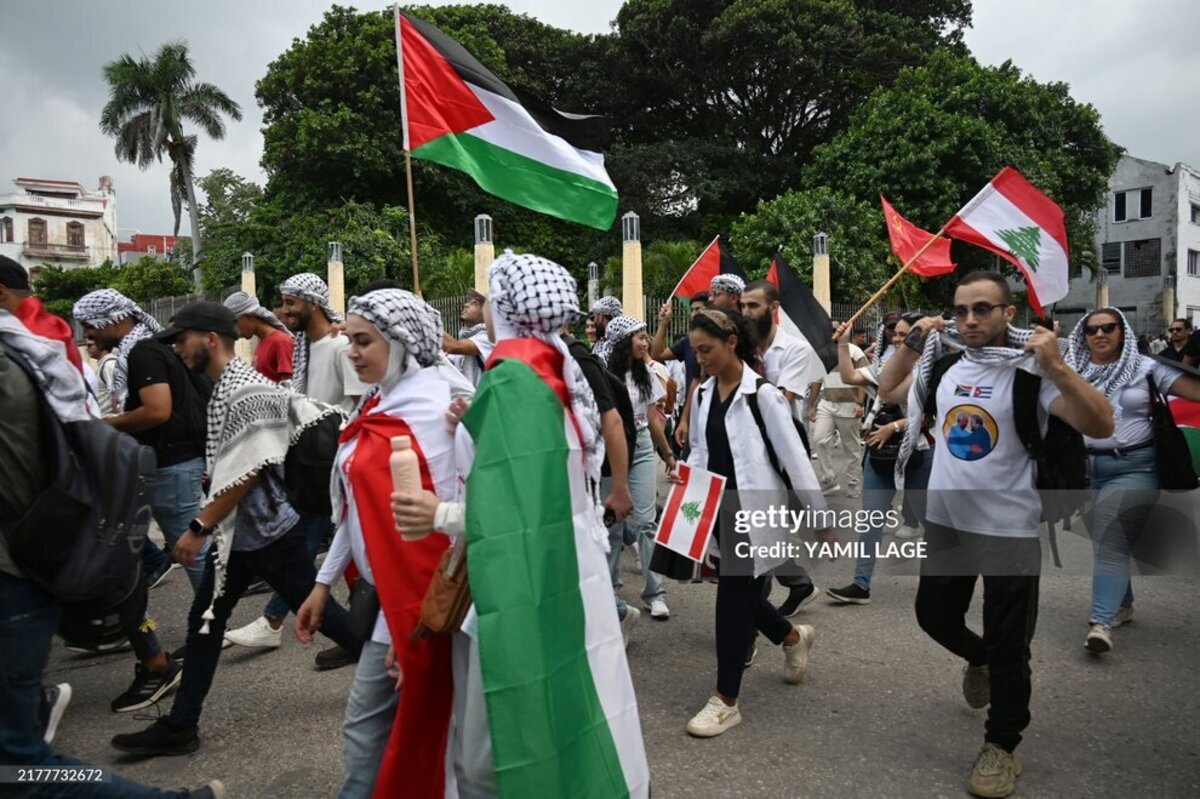 پرچم ایران در تظاهرات حمایت از فلسطین در کوبا