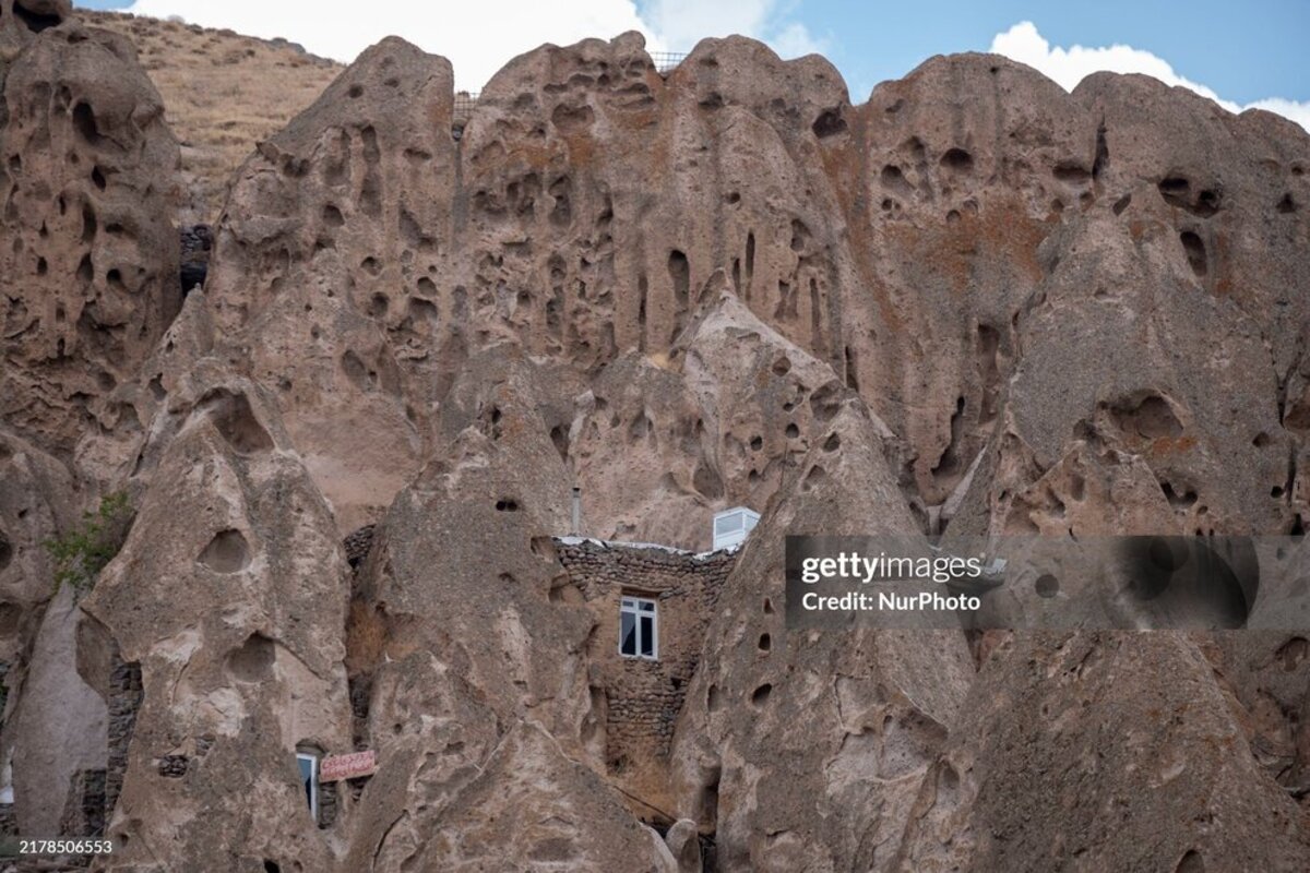 نگاه رسانه خارجی به روستای صخره‌ای کندوان