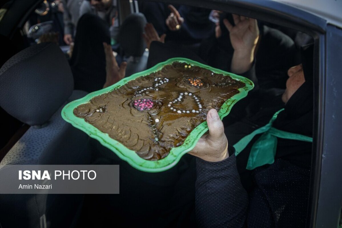 عکس/ برگزاری مراسم حنابندان در تشییع شهید استوار محمد مهدی شاهرخی‌فر