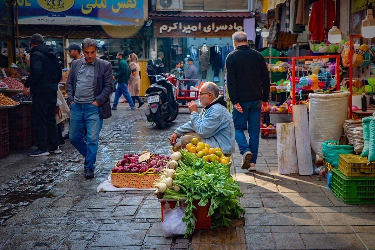 بازار روز رشت یکی از بزرگترین بازار‌های رو باز کشور