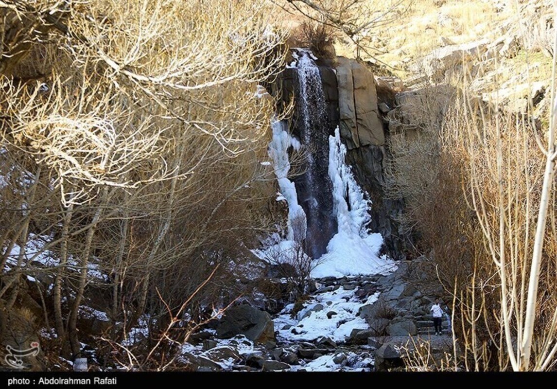 آبشار گنجنامه همدان یخ زد