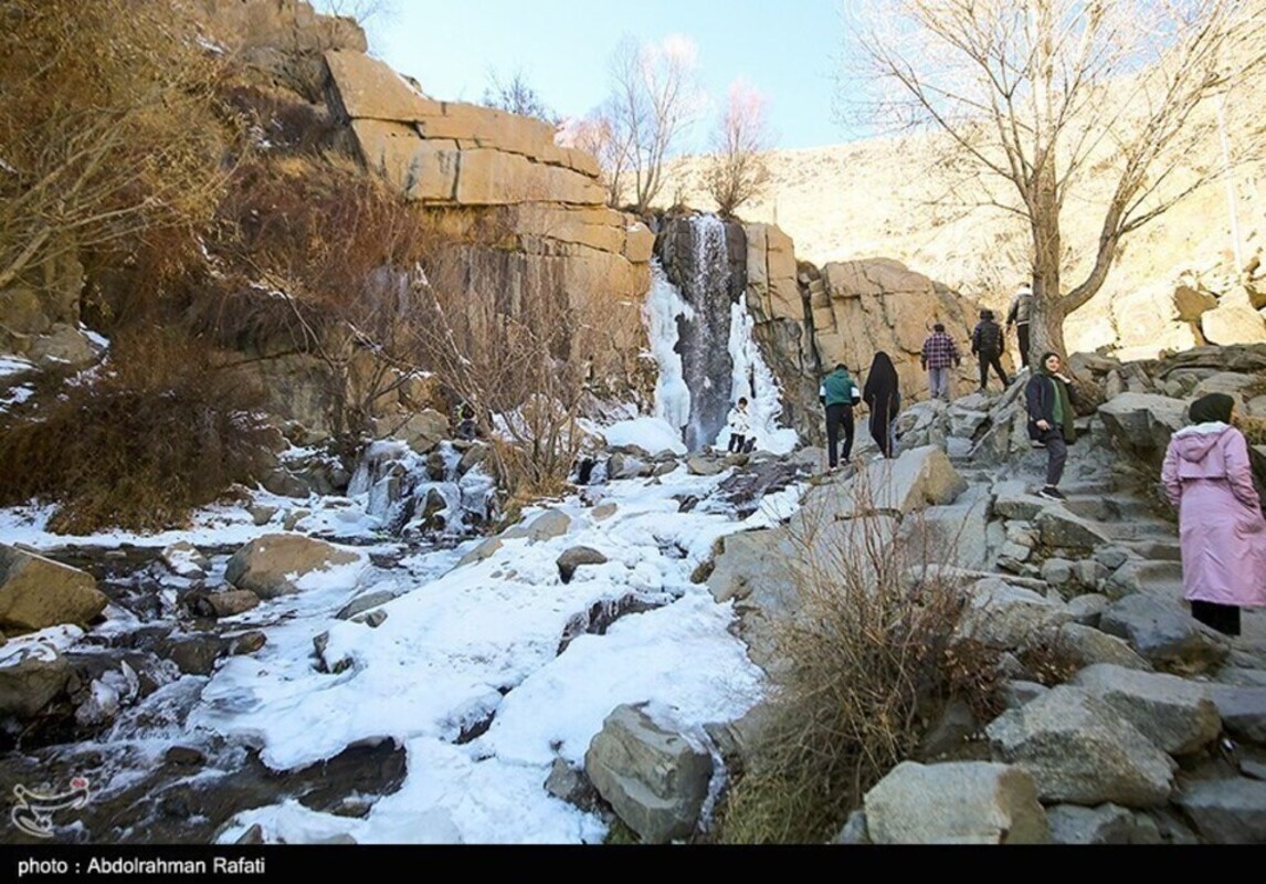 آبشار گنجنامه همدان یخ زد