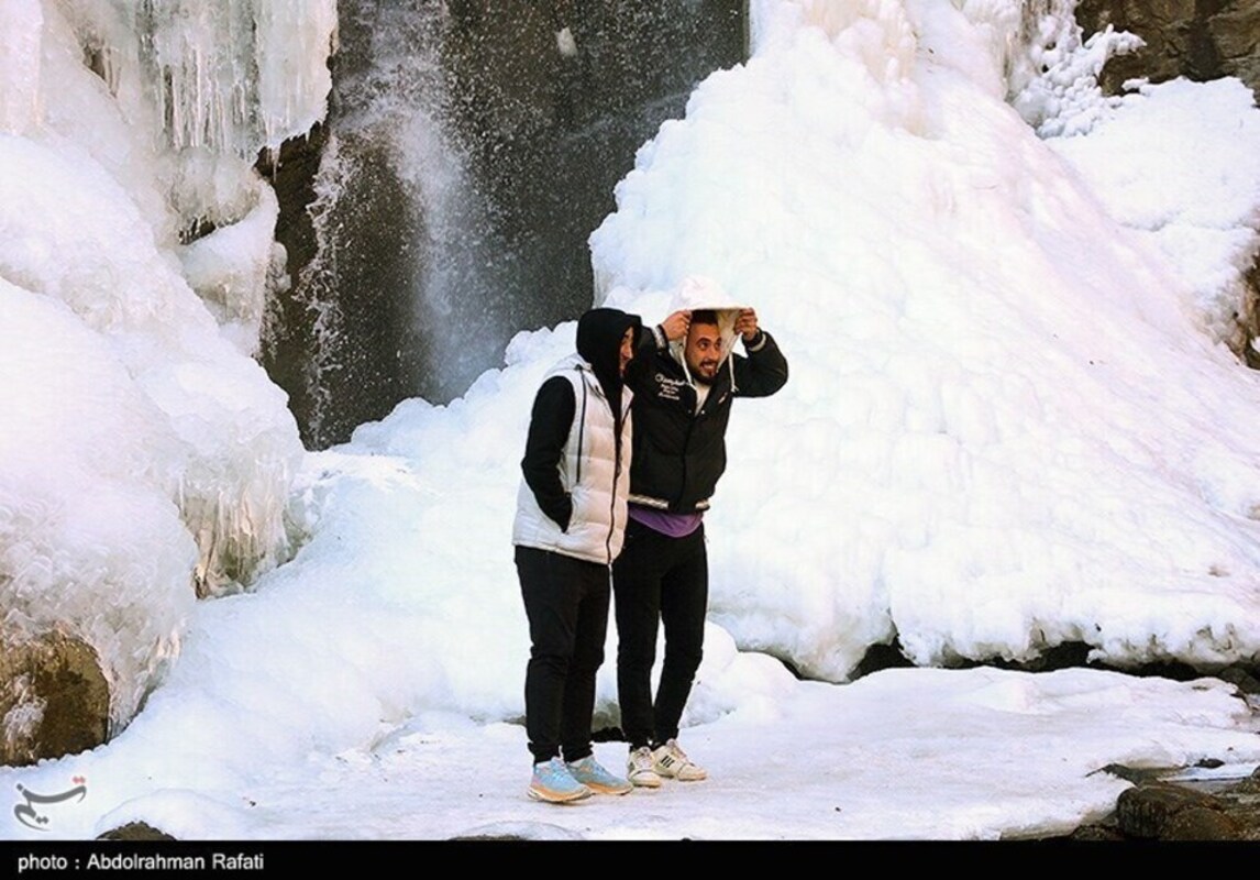 آبشار گنجنامه همدان یخ زد