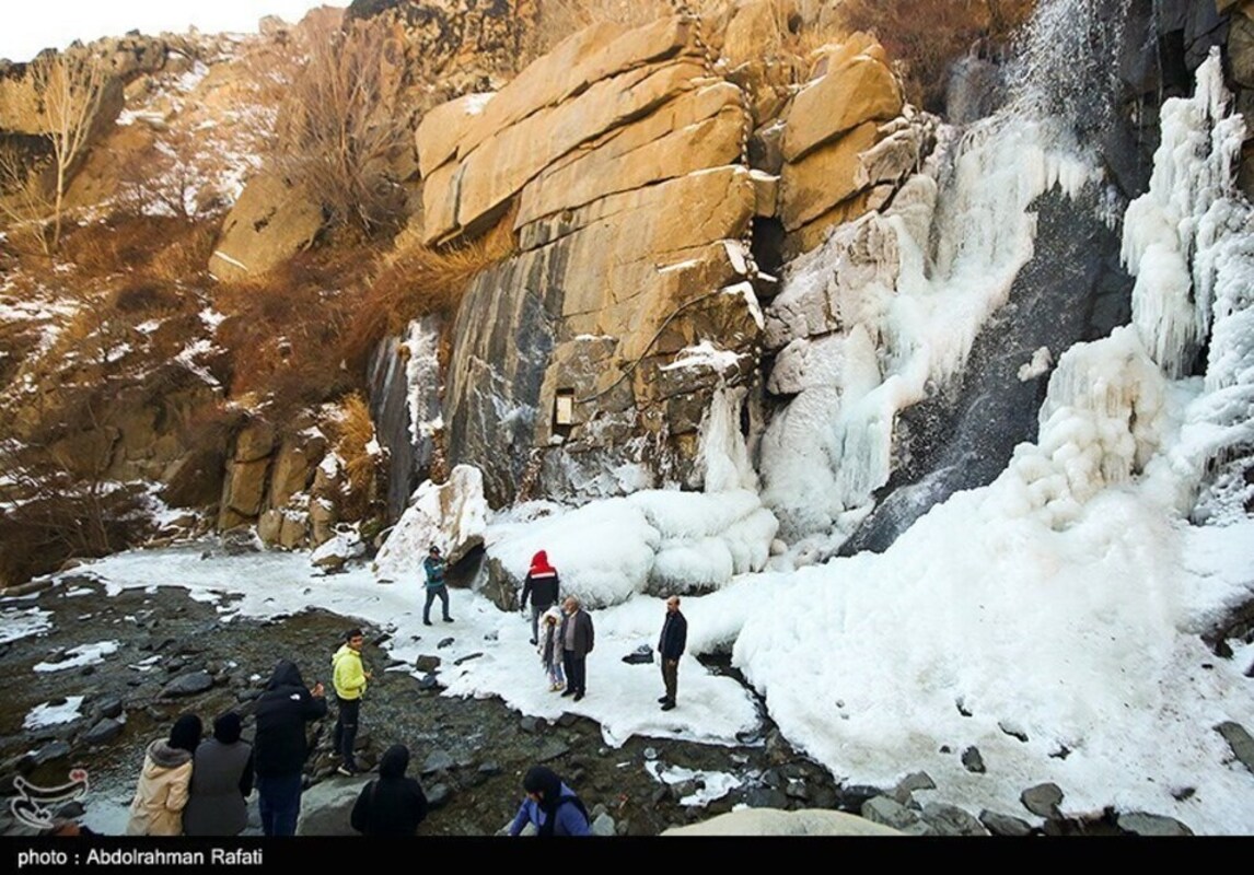 آبشار گنجنامه همدان یخ زد