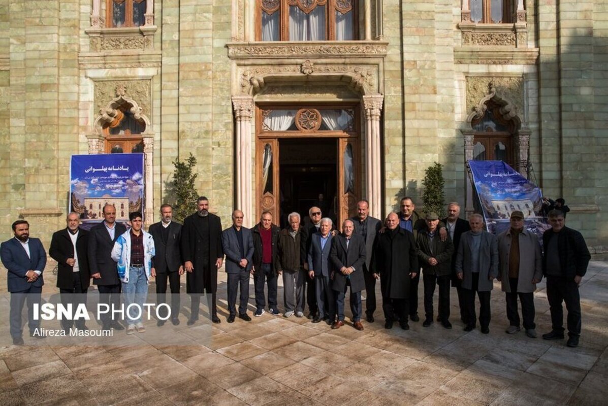 رونمایی از شلوارک پهلوانی و آلبوم شخصی تختی