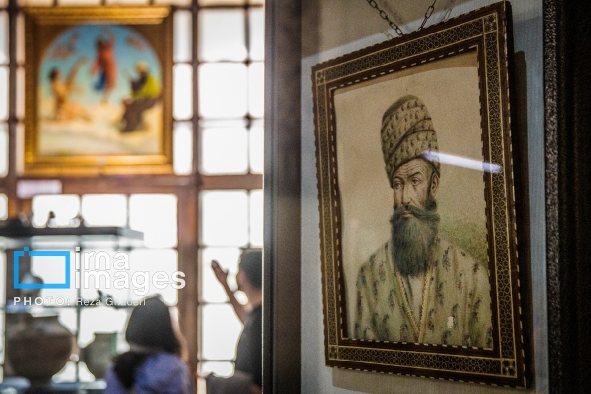 گردشگران نوروز ۱۴۰۴ در محور زندیه در قلب شهر شیراز