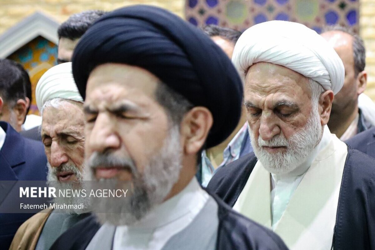 عکس/ گریه کاظم صدیقی در مراسم تشییع پیکر قاضی نیری