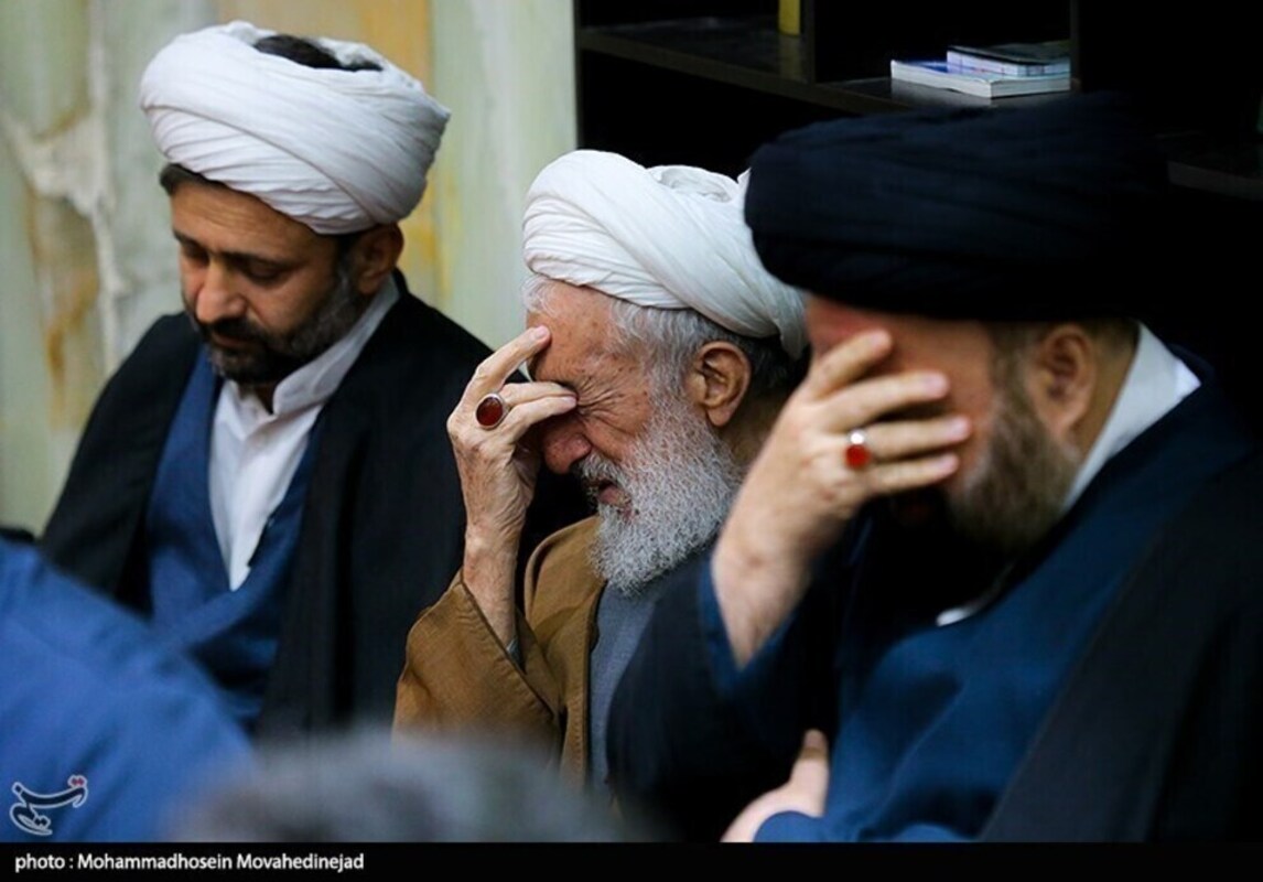 عکس/ گریه کاظم صدیقی در مراسم تشییع پیکر قاضی نیری