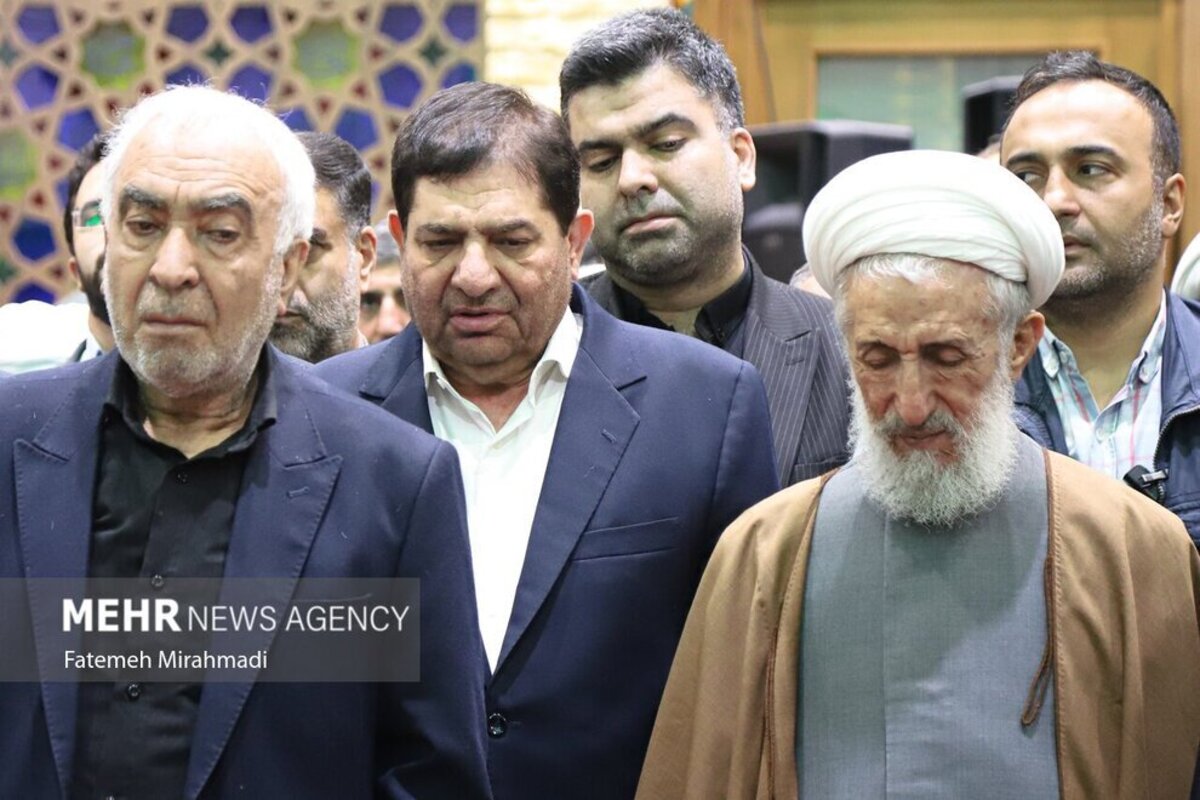 عکس/ گریه کاظم صدیقی در مراسم تشییع پیکر قاضی نیری