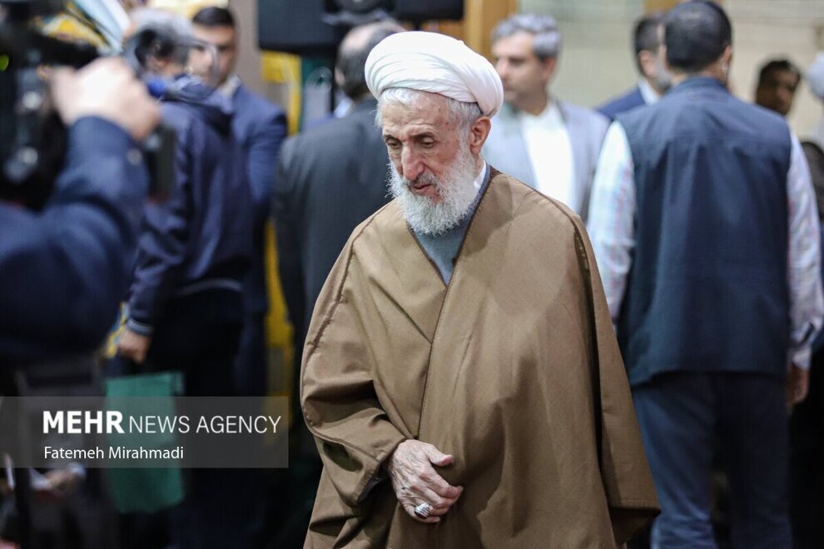 عکس/ گریه کاظم صدیقی در مراسم تشییع پیکر قاضی نیری