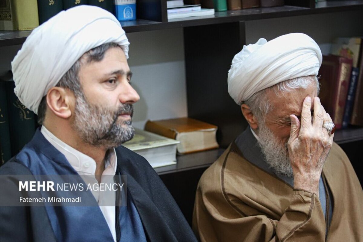 عکس/ گریه کاظم صدیقی در مراسم تشییع پیکر قاضی نیری