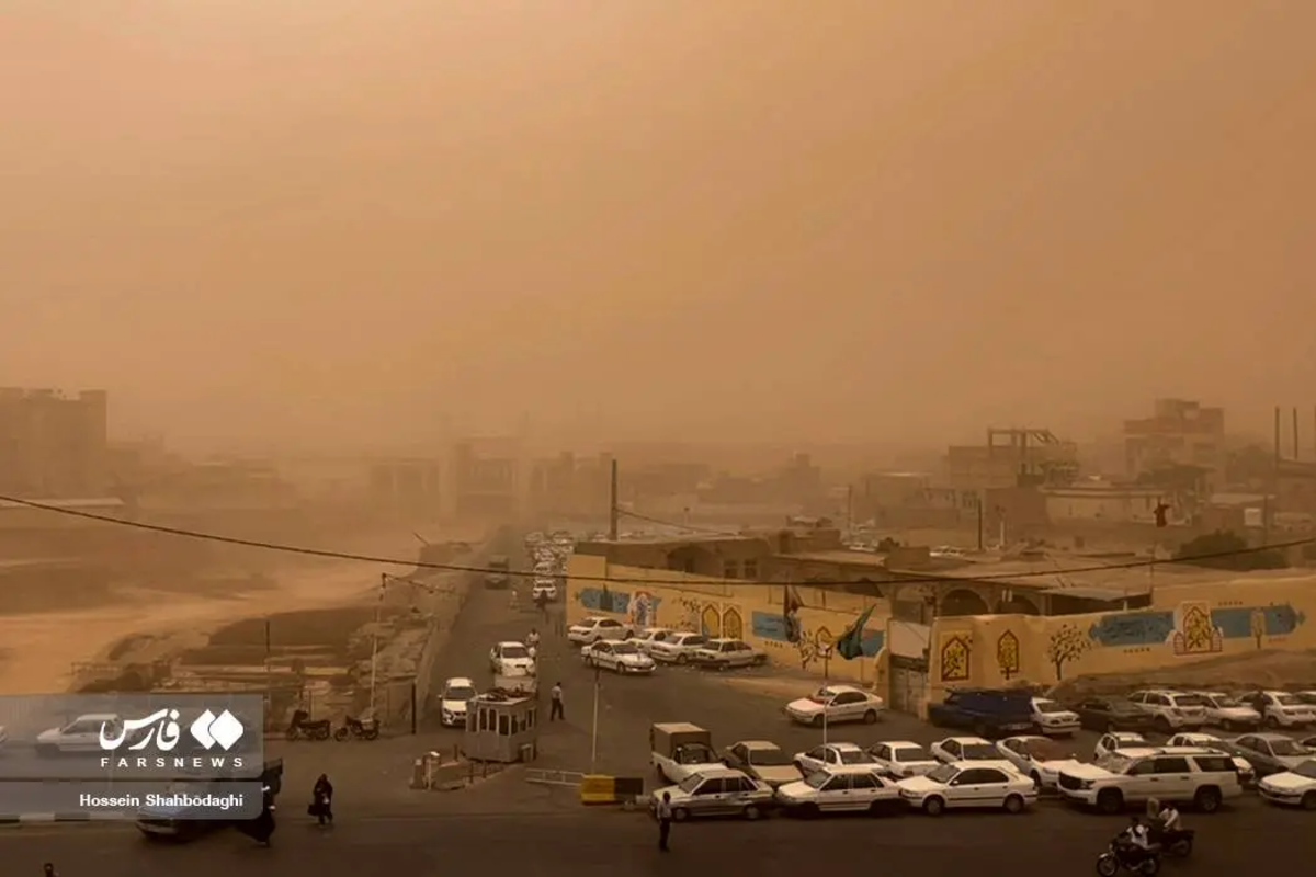 هجوم ریزگردها به قم