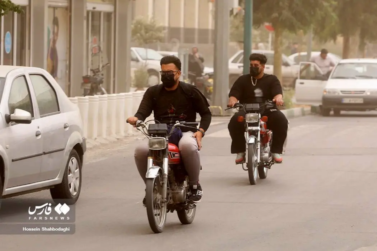 هجوم ریزگردها به قم