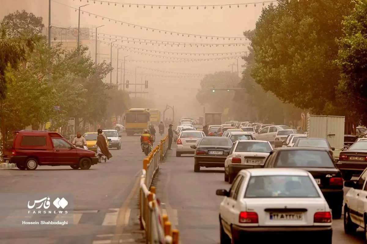 هجوم ریزگردها به قم